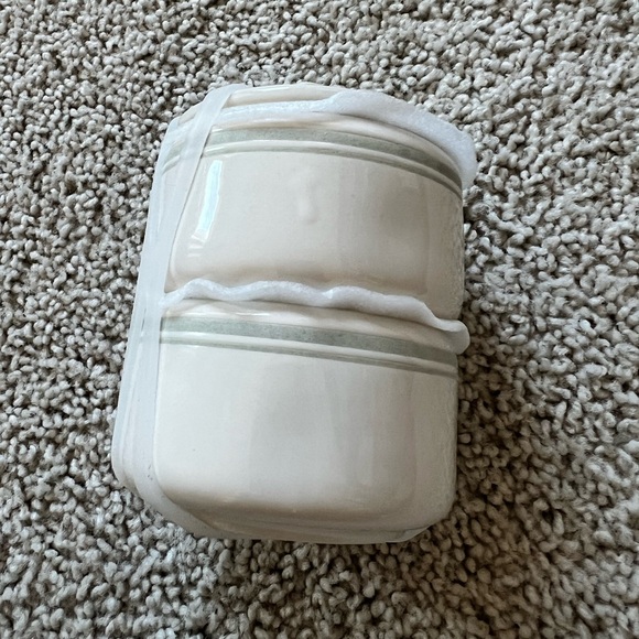 Rae Dunn Stackable Salt & Pepper - Picture 4 of 7